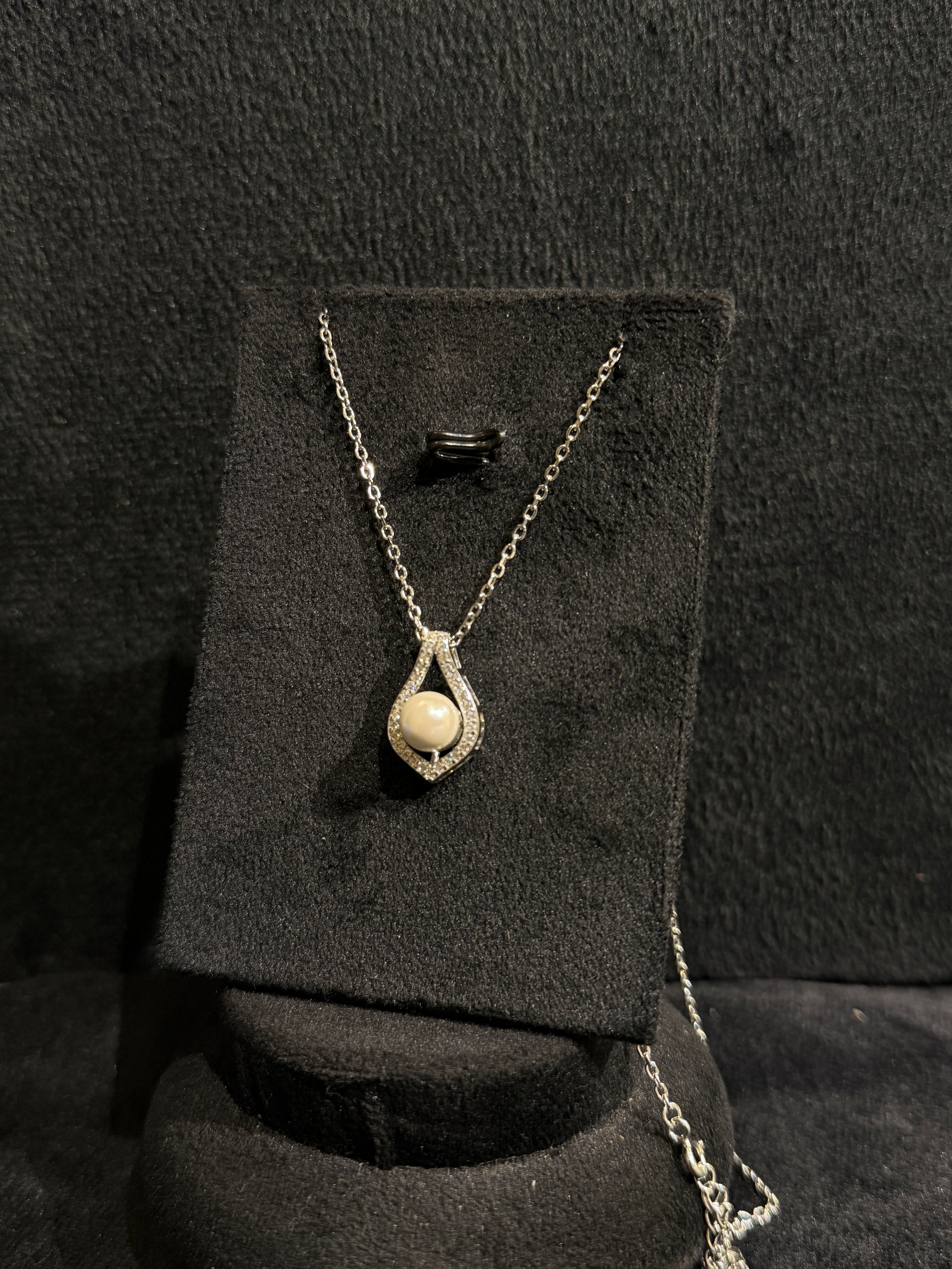 Twisted Pearl Charm