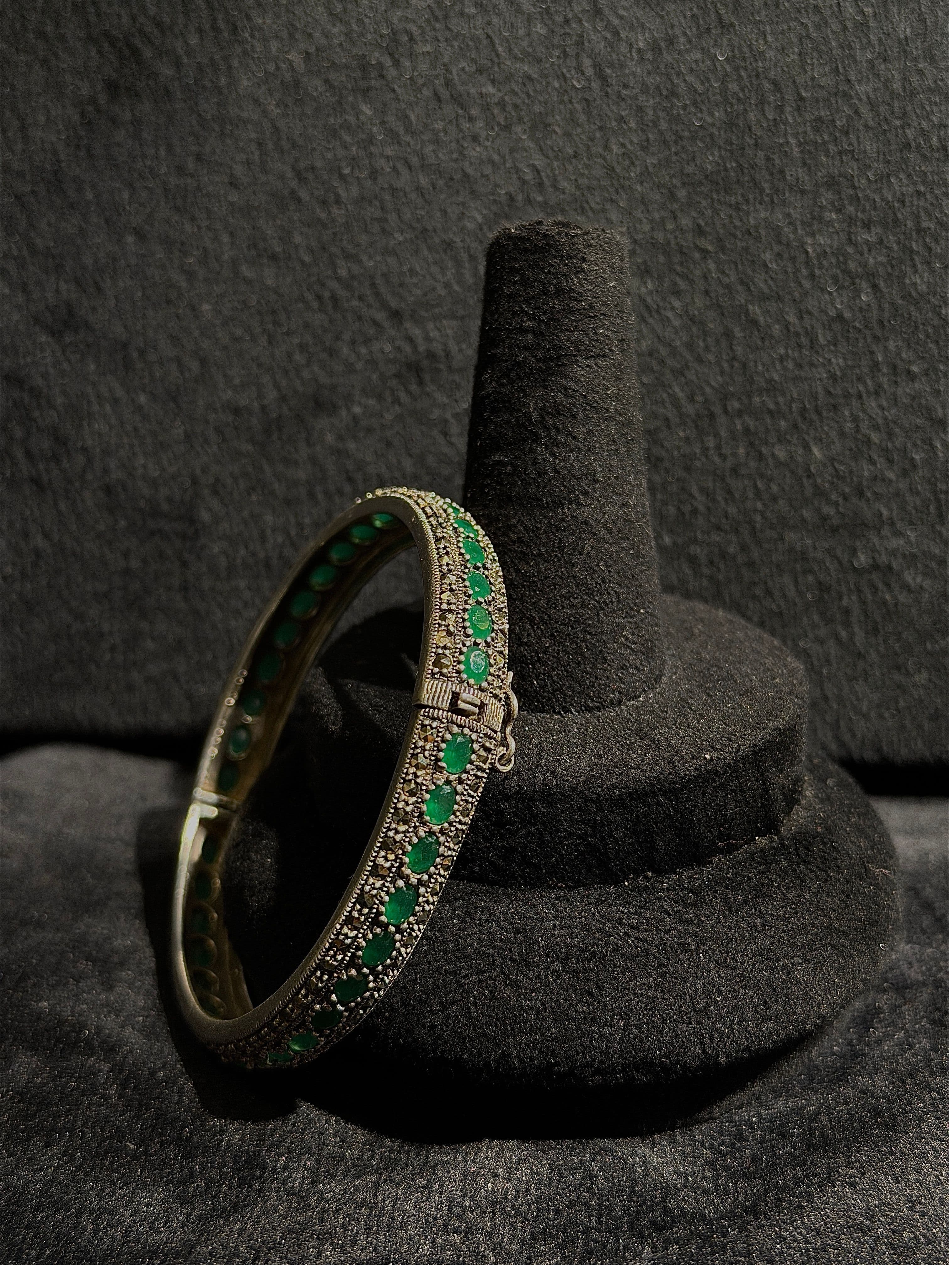 Emerald Glow Classic Bangle