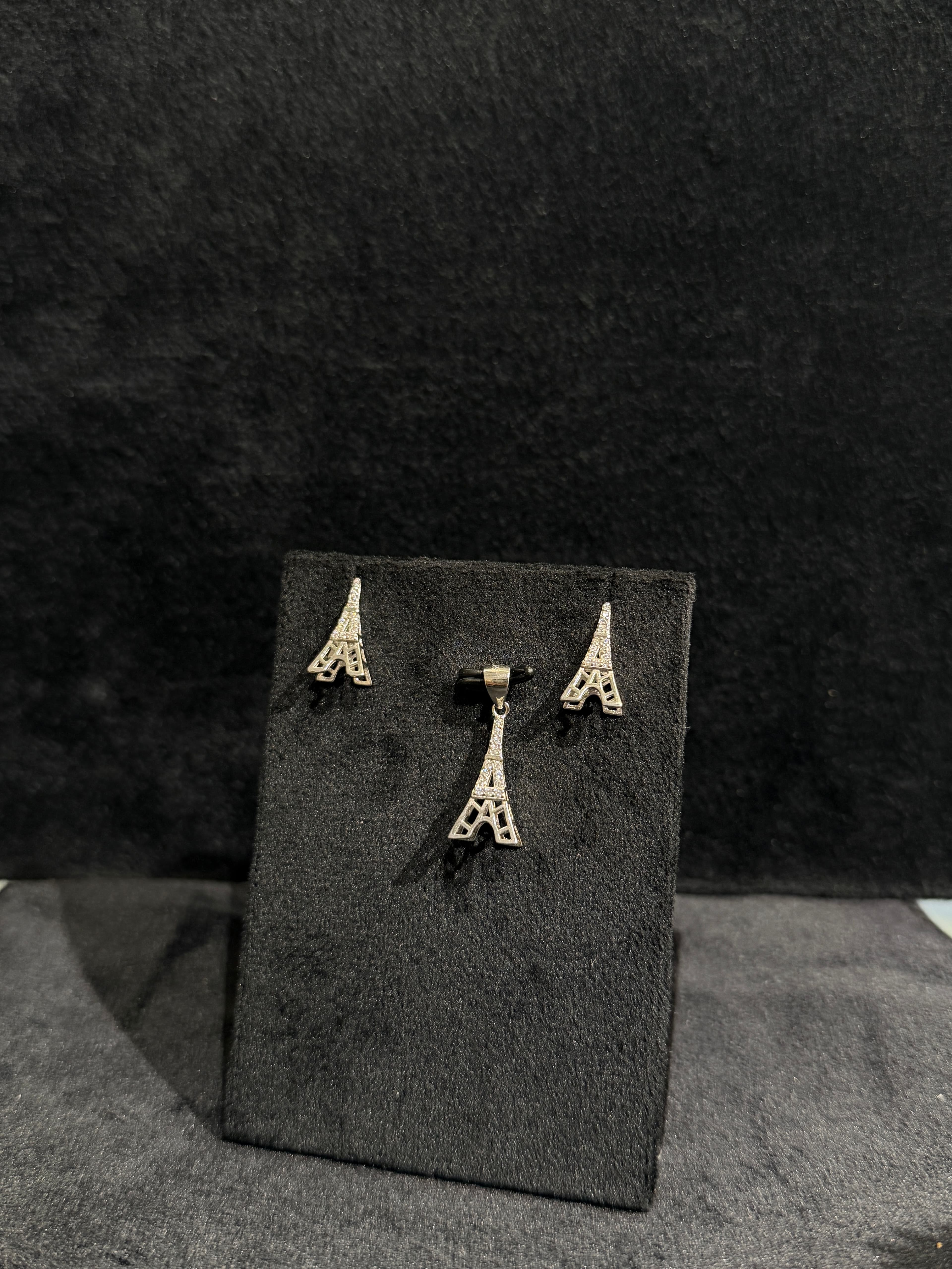Eiffel Tower Pendant Set