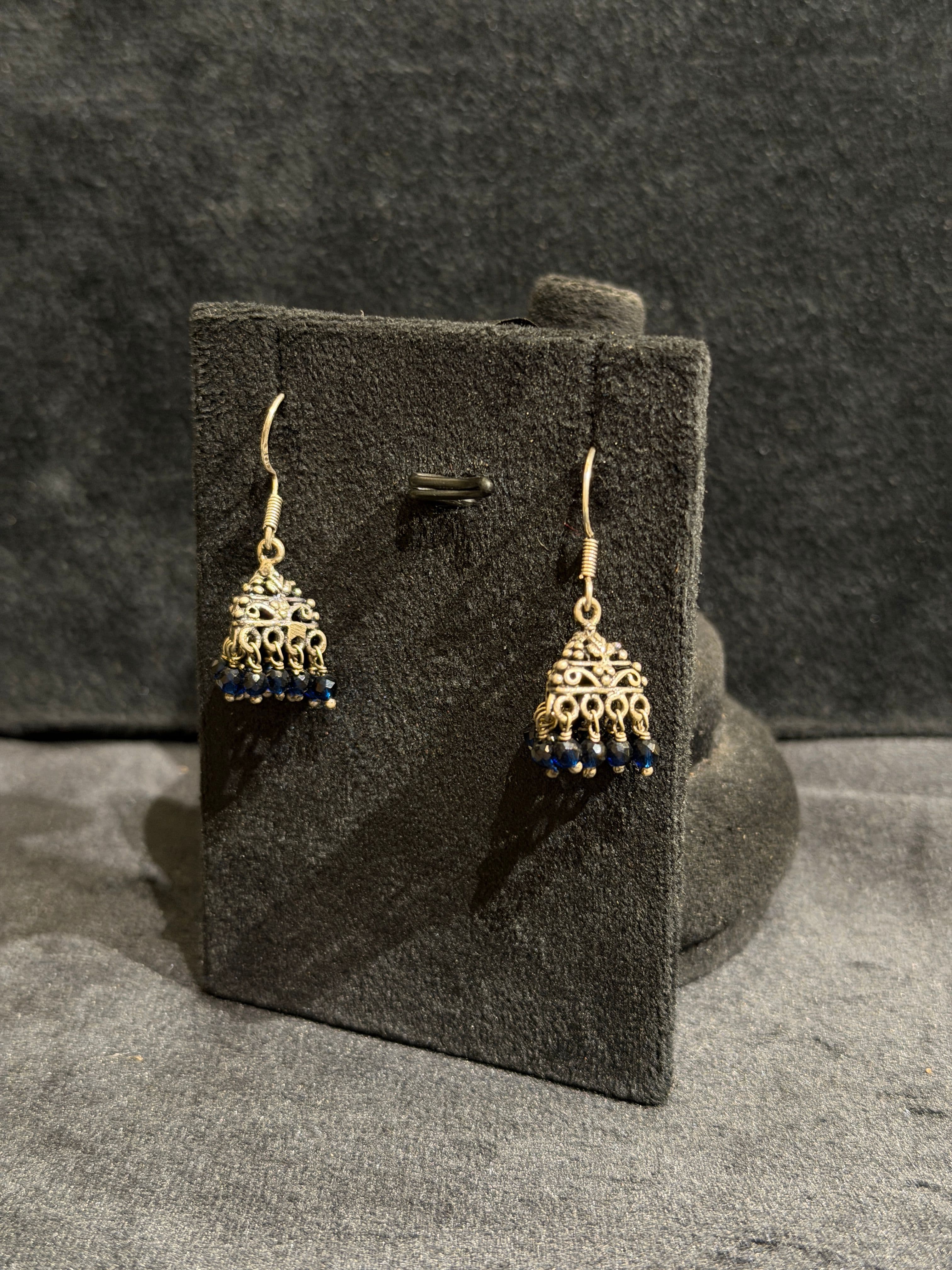 Antique Triangle Jumkis